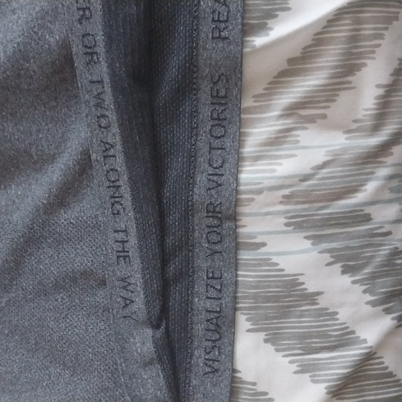 Lululemon Men's Shortsleeve Shirt Metal dark gray logo - Picture 10 of 12